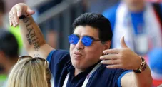 VIDEO: Maradona entrenó para bajar de peso y fortalecer su rodilla