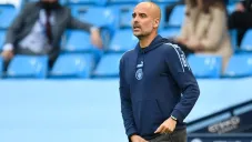 Pep Guardiola da indicaciones en un duelo del Man City