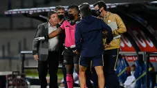 Herrera reclama en el Pumas vs América