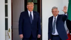 AMLO junto a Trump en la entrada de la Casa Blanca