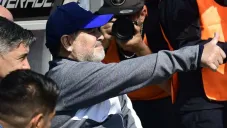 Maradona se muestra feliz en su debut con Gimnasia y Esgrima La Plata