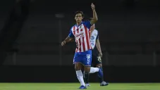José Juan Macías celebrando una anotación con Chivas