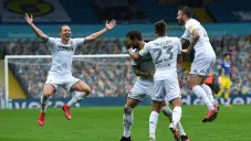 Jugadores del Leeds United celebran un gol