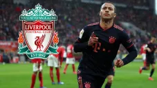 Thiago Alcántara durante un duelo con el Bayern Munich