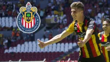 Adrián Villalobos festeja gol con Leones Negros
