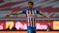 Antonio Briseño durante un partido con Chivas