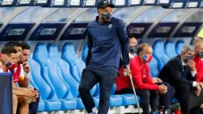 Kylian Mbappé apoya desde la banca a sus compañeros