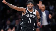 Kyrie Irving celebró una jugada de su equipo