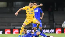 Leo Fernández en acción con Tigres
