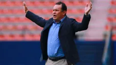 Juan Reynoso durante un duelo del Puebla en Liga MX