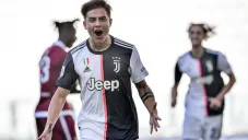 Paulo Dybala festeja una anotación con la Juventus