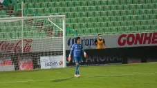 Carlos Acevedo durante un partido con Santos