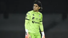 Carlos Acevedo en partido con Santos