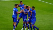 Jugadores de Cruz Azul celebran gol vs León