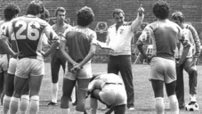 Zurdo López da indicaciones en Coapa