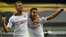 De Jong y Reguilon celebrado la anotación del Sevilla