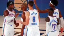 Jugadores de Thunder celebran victoria ante Rockets