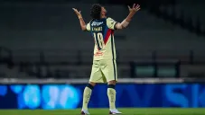 Valdez reza previo a un juego del América