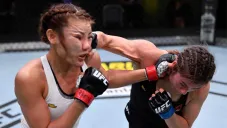 Alexa Grasso impacta con un golpe a Ji Yeon Kim