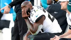 Leonard Fournette, se lamenta tras una acción