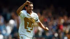 Israel Castro celebra una anotación con Pumas