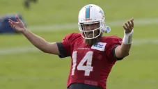 Ryan Fitzpatrick en una práctica de Miami