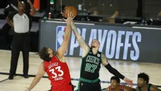 Raptors y Celtics enfrentándose en la burbuja de Orlando