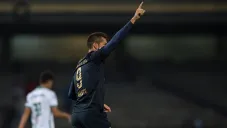 Dante López celebra un gol con los Pumas