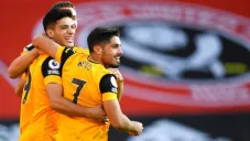 Raúl Jiménez festejando el gol de Wolverhampton