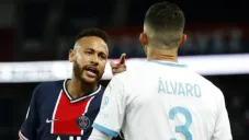 Neymar y Álvaro González en discusión