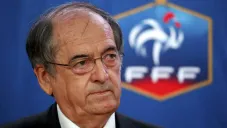 Noel Le Graet en una conferencia