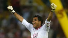 Oswaldo Sánchez en un partido con Chivas