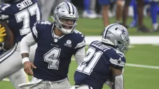 Dak Prescott y Ezekiel Elliott, en juego de los Cowboys