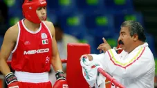 Bonilla da indicaciones en un combate