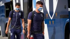 Gallardo conduce el balón en un juego de Rayados