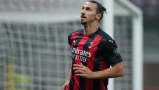 Zlatan Ibrahimovic durante un duelo con el AC Milan