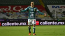 Luis Montes en acción con León