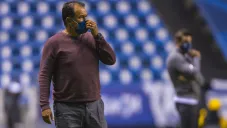 Juan Reynoso durante el duelo ante Querétaro