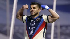 Heny Martín festeja un gol con el América