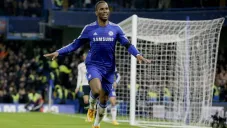 Didier Drogba festeja una anotación con Chelsea