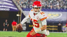 Mamá de Patrick Mahomes se molestó con comentarista por llamar a su hijo 'Pat'