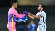 Talavera y Quintana durante un partido con Pumas