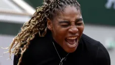 Roland Garros: Serena Williams anunció su retirada en segunda ronda por una lesión