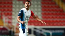 Gallito Vázquez durante un duelo con Chivas en Liga MX