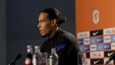 Virgil van Dijk durante la conferencia de prensa
