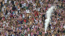 Aficionados de Chivas en las gradas del Estadio Akron