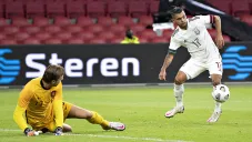 Tecatito Corona en el partido entre México y Holanda