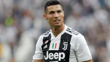 Cristiano Ronaldo durante un duelo con la Juventus