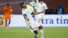 El Tecatito Corona en el partido contra Holanda
