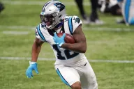 D.J. Moore a punto de anotar ante Atlanta